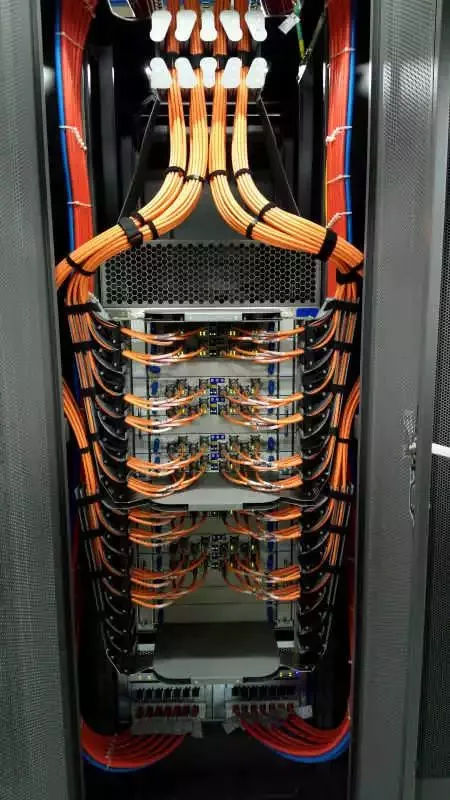 弱电机房机柜走线 莫让“良心工程”沦为表面功夫